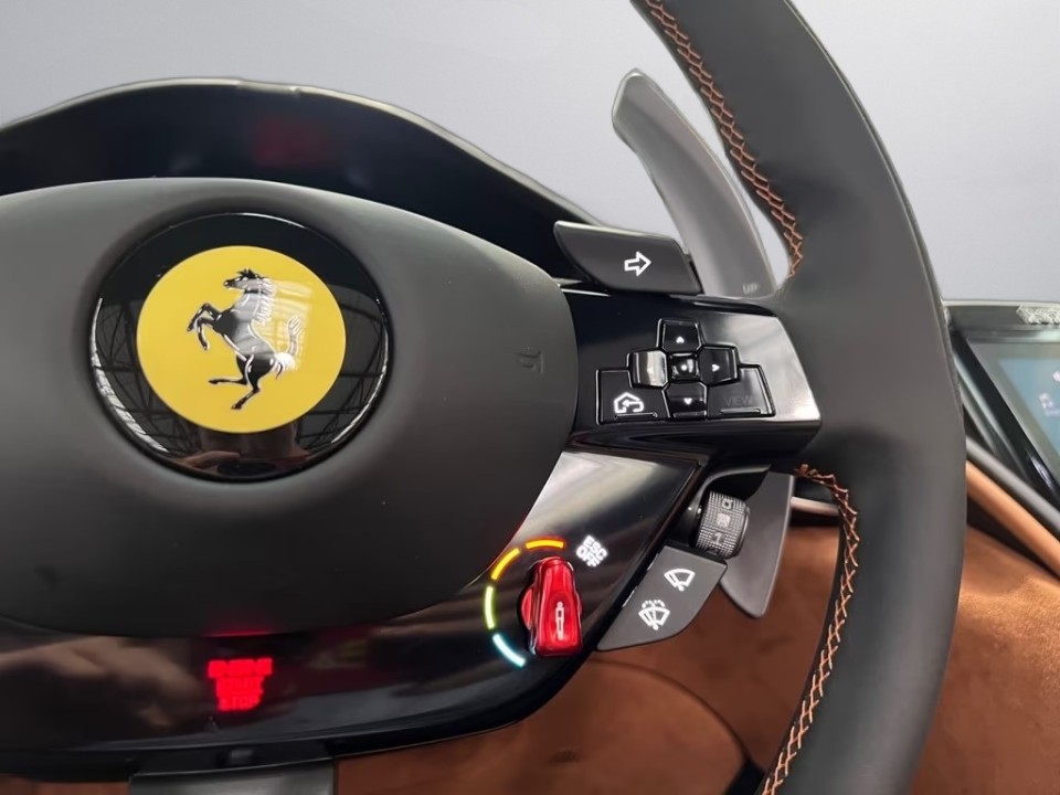 Ferrari Roma Spider - foto 24