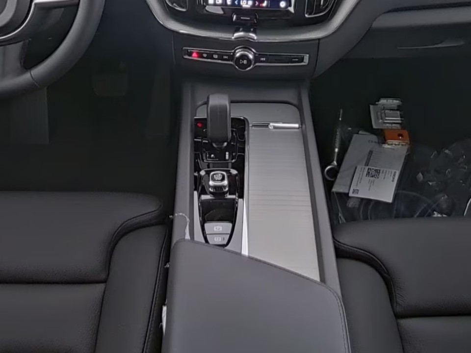 Volvo XC 60 Plus Dark Recharge - foto 11