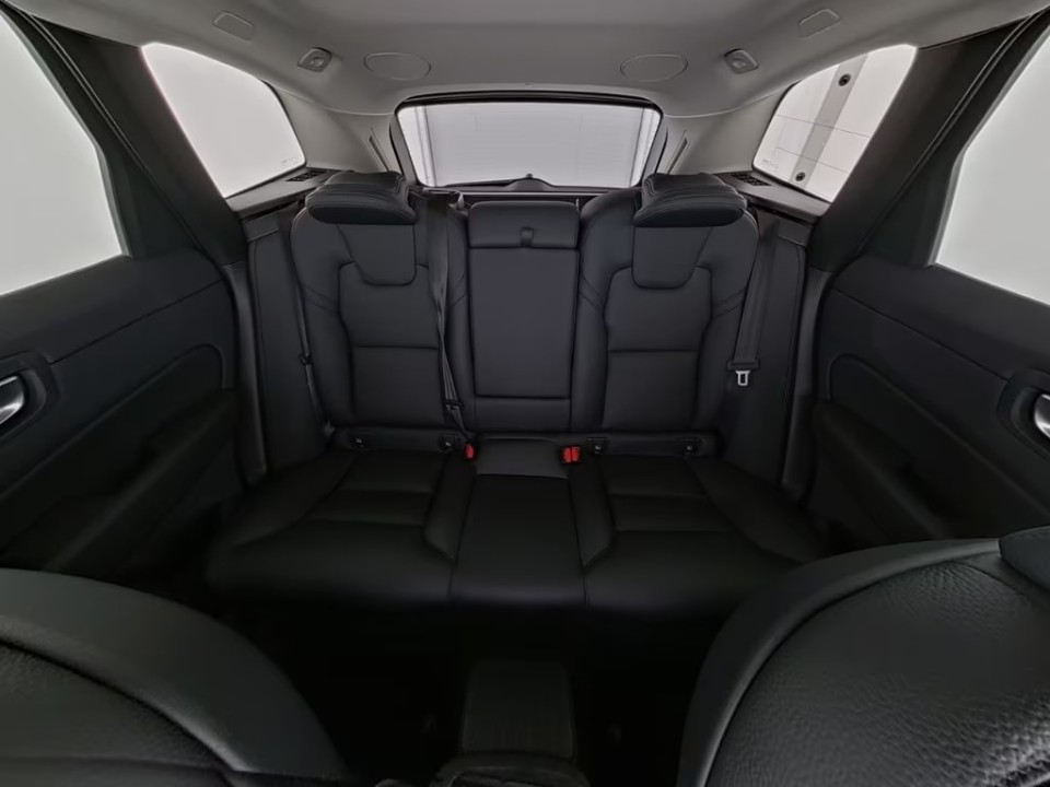 Volvo XC 60 Plus Dark Recharge - foto 9