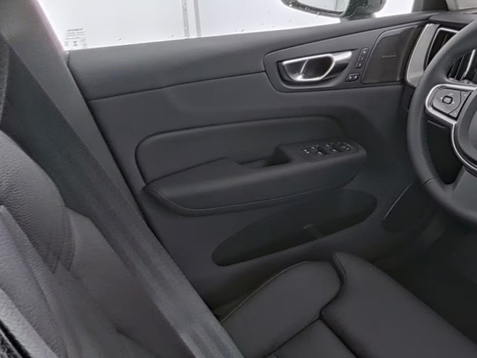 Volvo XC 60 Plus Dark Recharge - foto 10