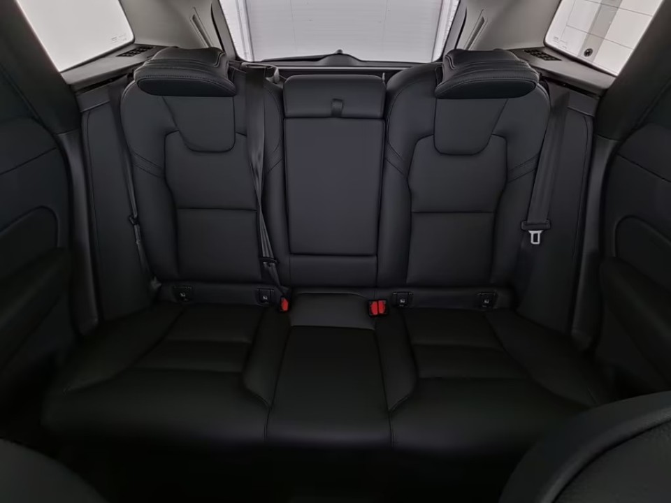 Volvo XC 60 Plus Dark Recharge - foto 7
