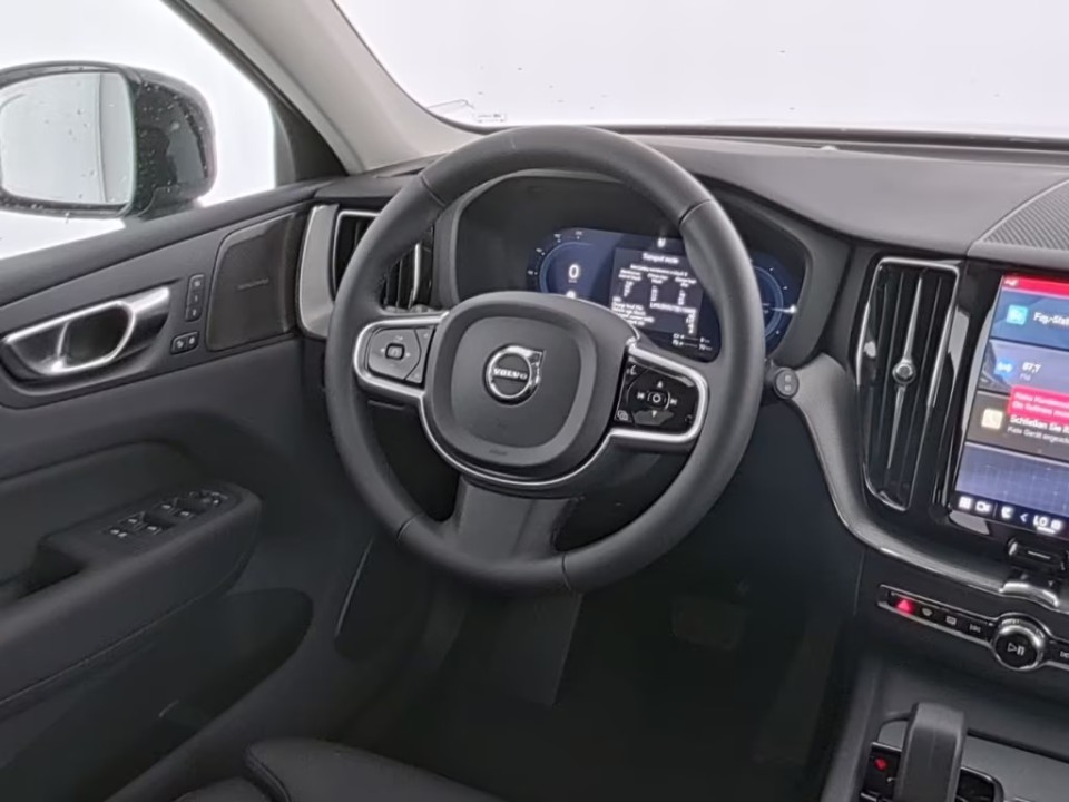 Volvo XC 60 Plus Dark Recharge - foto 6