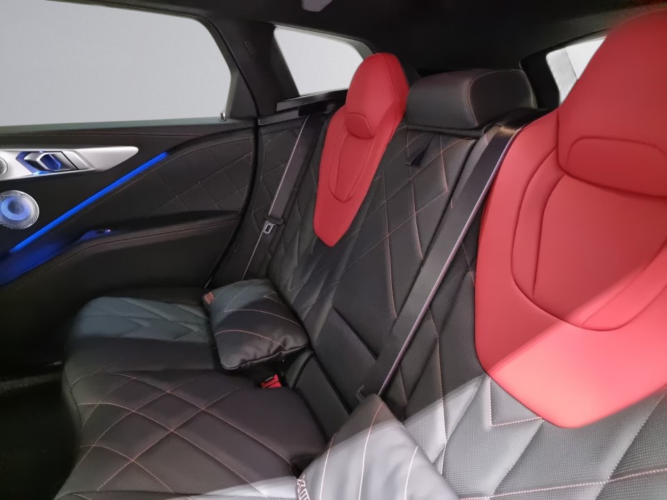 BMW XM Label Red - foto 7