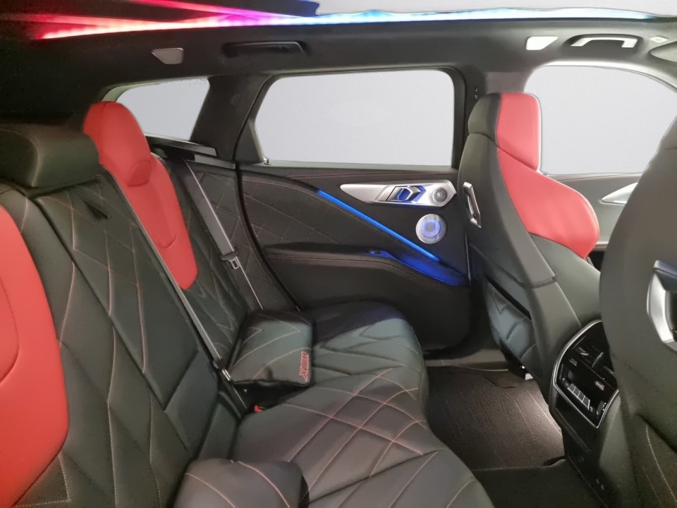 BMW XM Label Red (5)