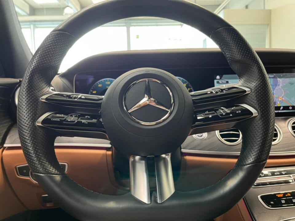 Mercedes-Benz E 300e 4MATIC AMG Line - foto 7