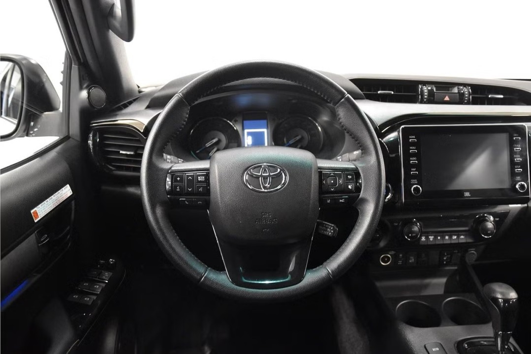 Toyota Hilux Invincible 2.8D - foto 7