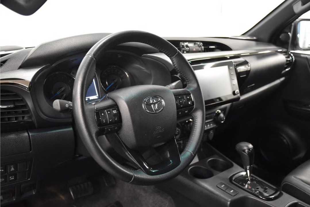 Toyota Hilux Invincible 2.8D - foto 8
