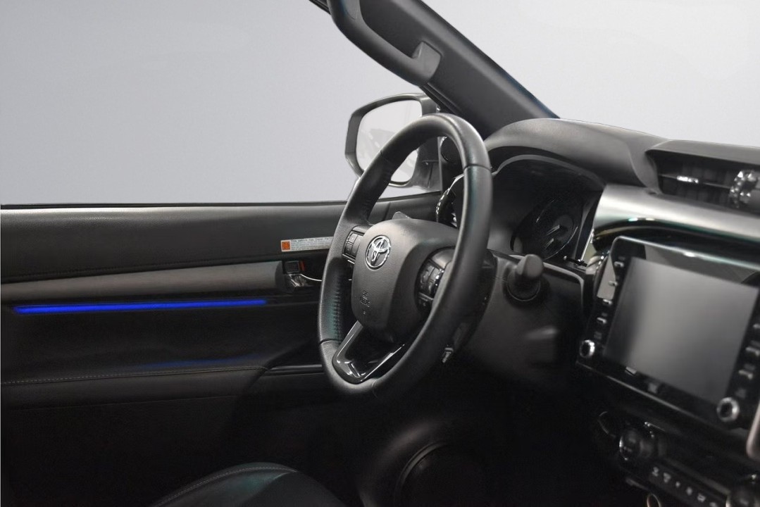 Toyota Hilux Invincible 2.8D - foto 9