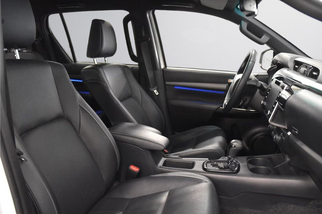 Toyota Hilux Invincible 2.8D - foto 10
