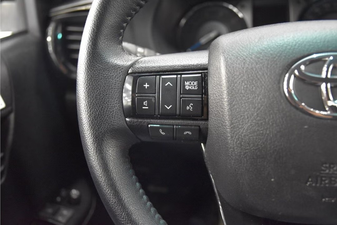 Toyota Hilux Invincible 2.8D - foto 11
