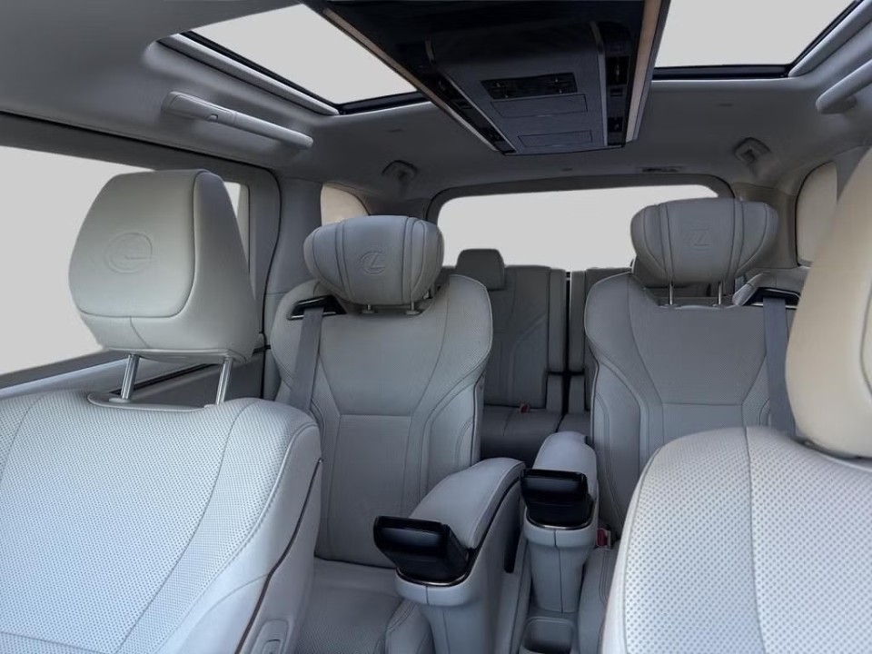 Lexus LM 350h AWD - foto 12
