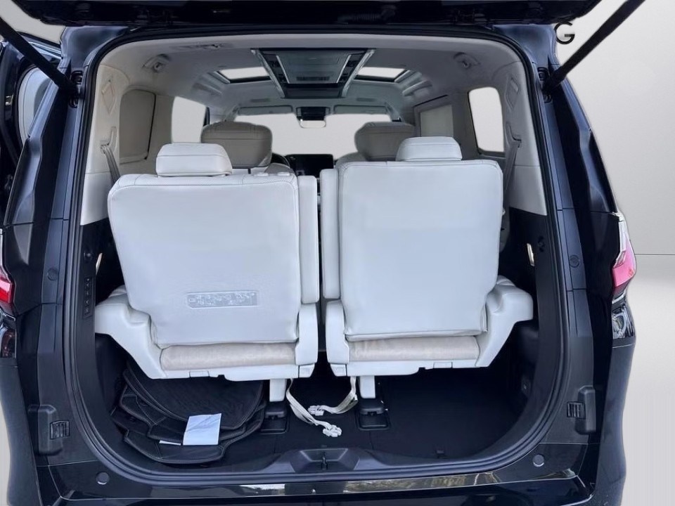 Lexus LM 350h AWD - foto 17