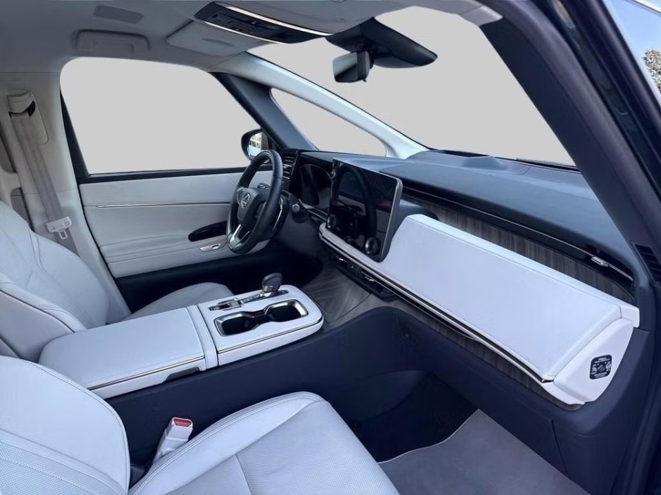 Lexus LM 350h AWD - foto 9