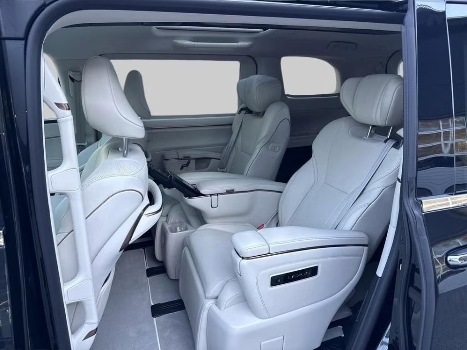 Lexus LM 350h AWD - foto 7