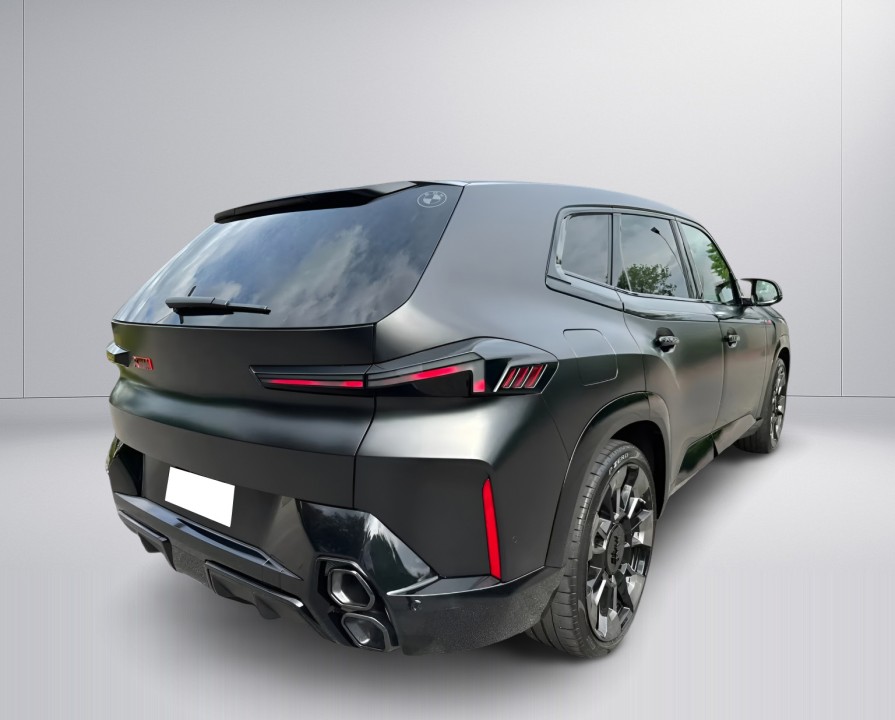 BMW XM Label Red (3)