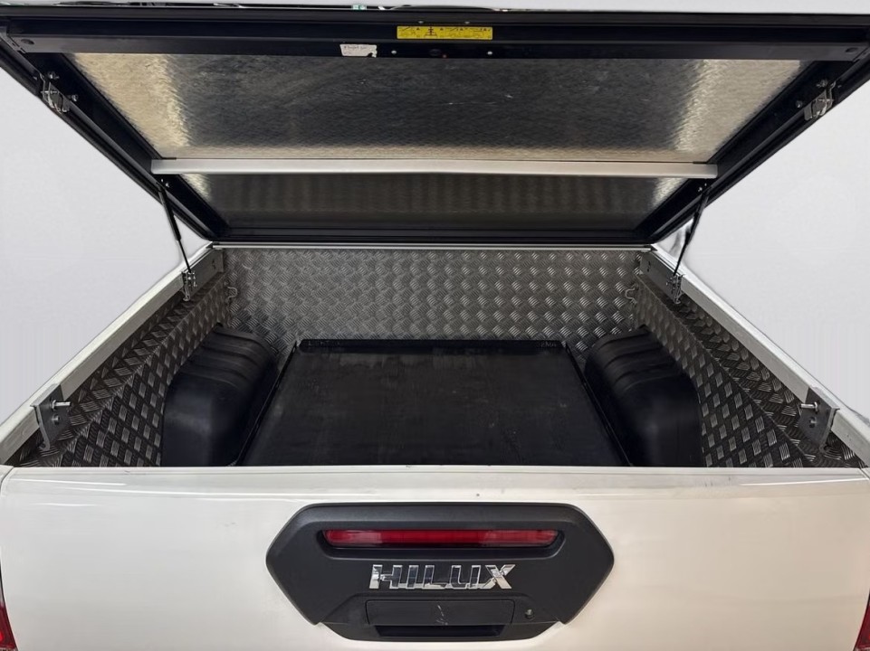 Toyota Hilux Invincible - foto 11