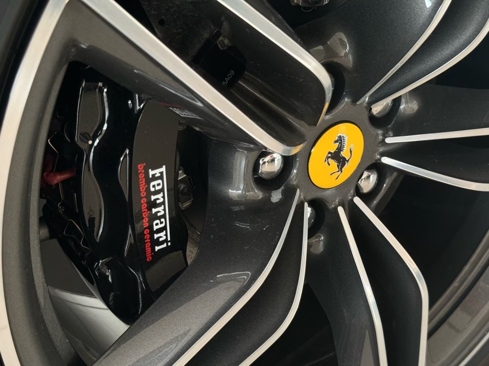 Ferrari Roma Spider - foto 31
