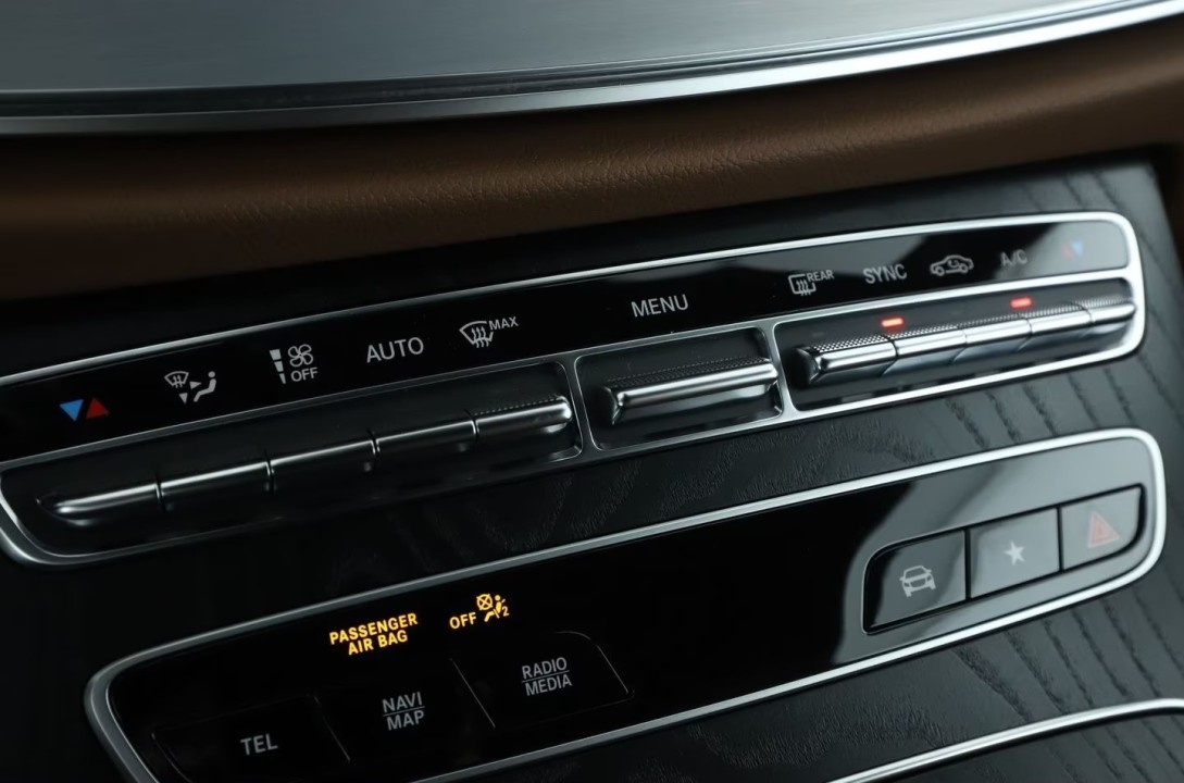 Mercedes-Benz E 450 4MATIC - foto 24