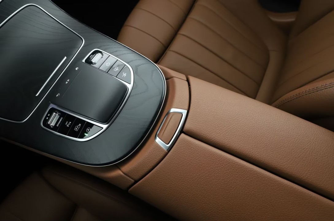 Mercedes-Benz E 450 4MATIC - foto 25