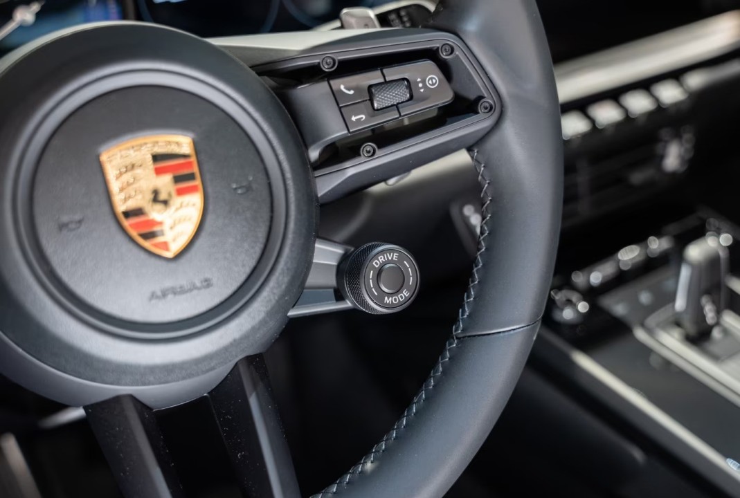 Porsche 911 Carrera 4 GTS Cabriolet - foto 13