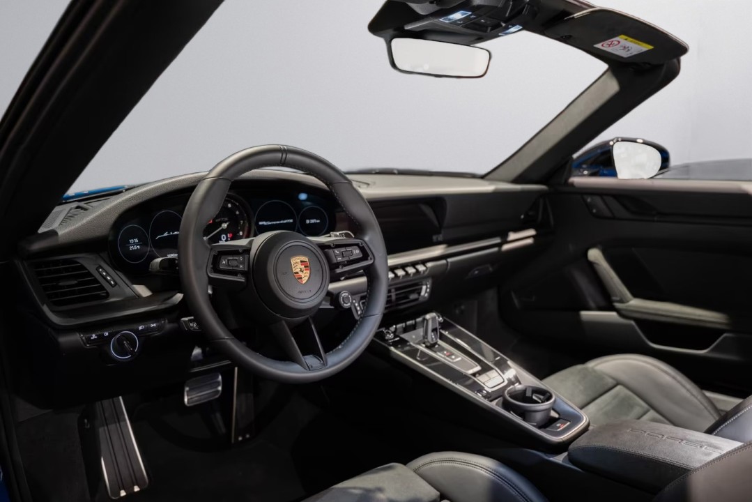 Porsche 911 Carrera 4 GTS Cabriolet - foto 7