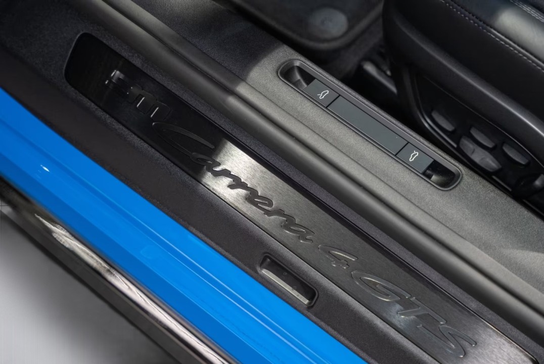 Porsche 911 Carrera 4 GTS Cabriolet - foto 32