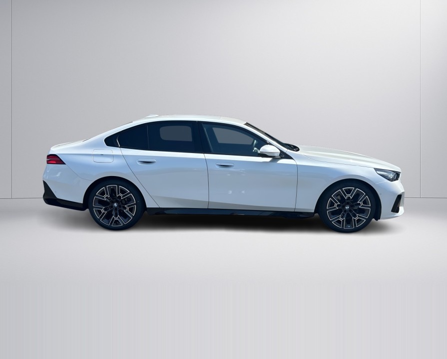 BMW Seria 5 520d xDrive (2)