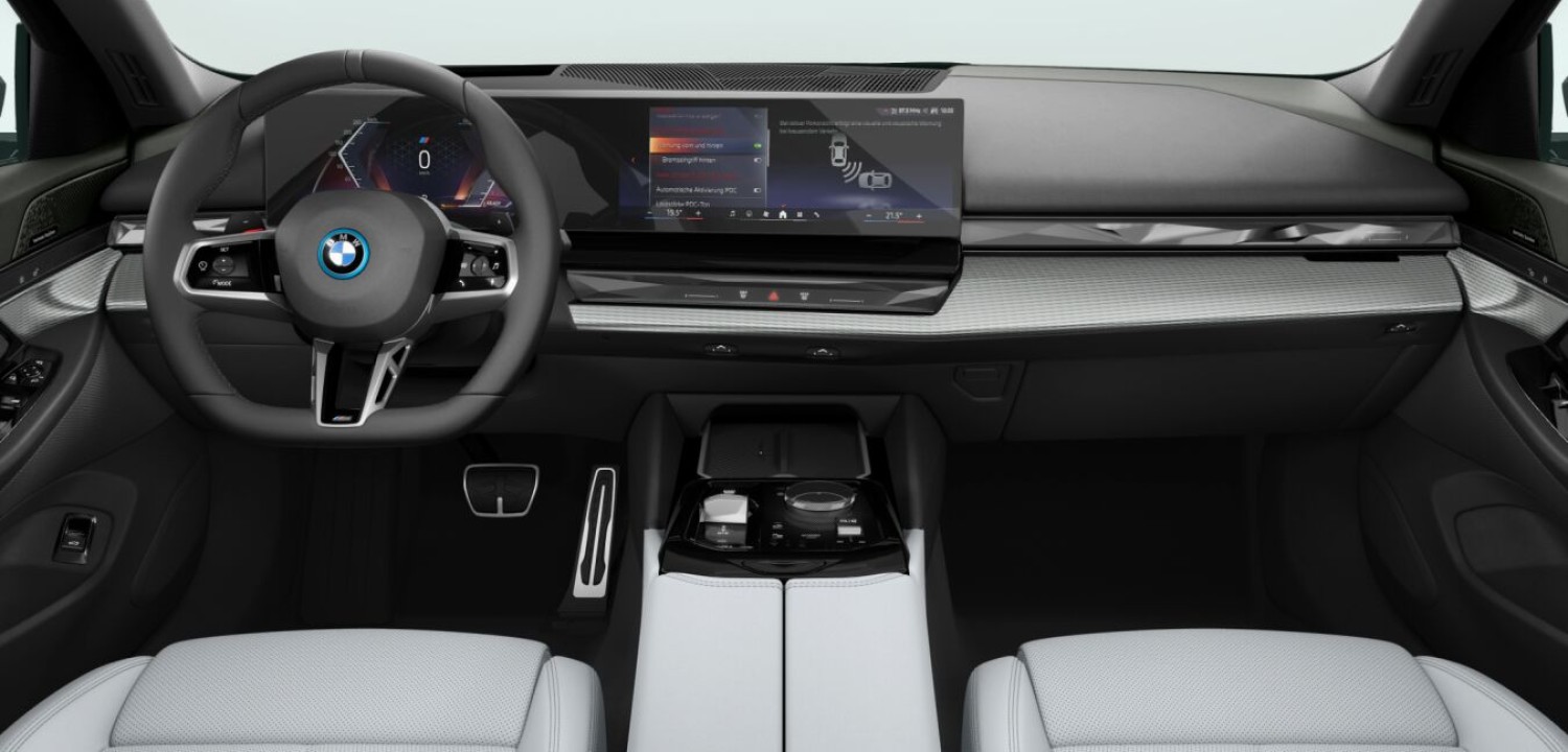 BMW Seria 5 550e xDrive M-Sport (4)