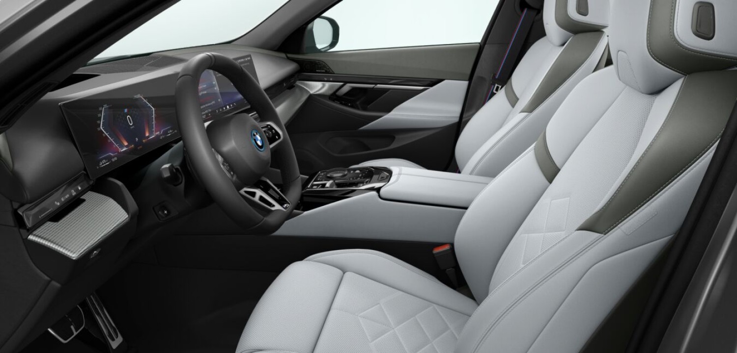 BMW Seria 5 550e xDrive M-Sport (3)