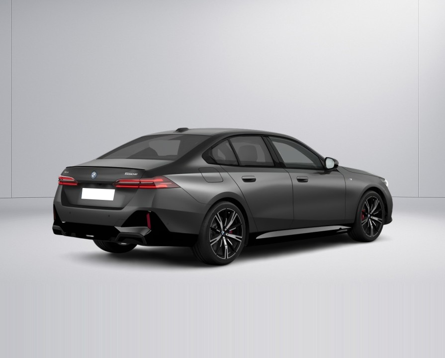 BMW Seria 5 550e xDrive M-Sport (2)