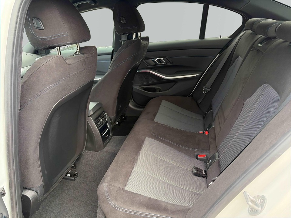 BMW Seria 3 320i xDrive M-Sport - foto 14