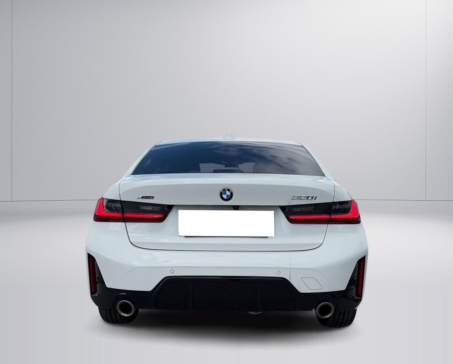 BMW Seria 3 320i xDrive M-Sport (3)