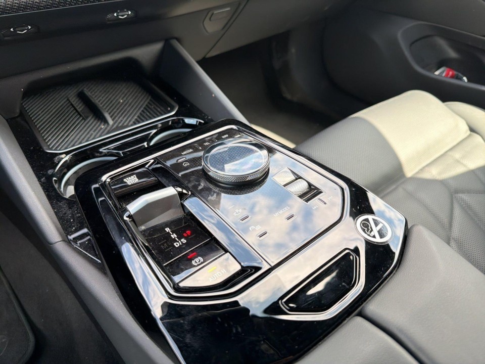 BMW Seria 5 520d xDrive - foto 10