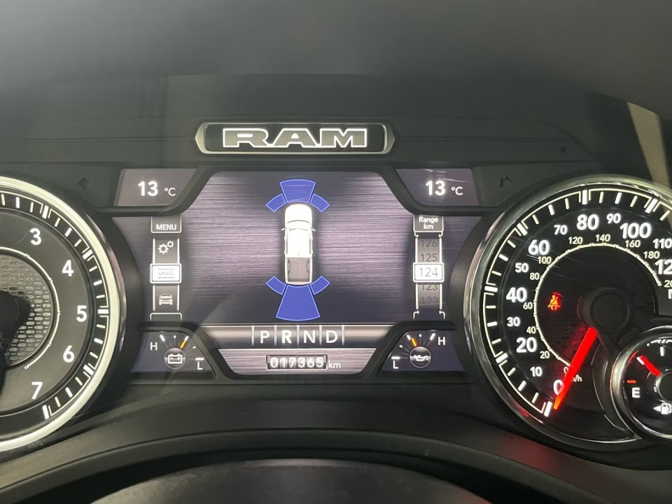 Dodge RAM 1500 Laramie - foto 17