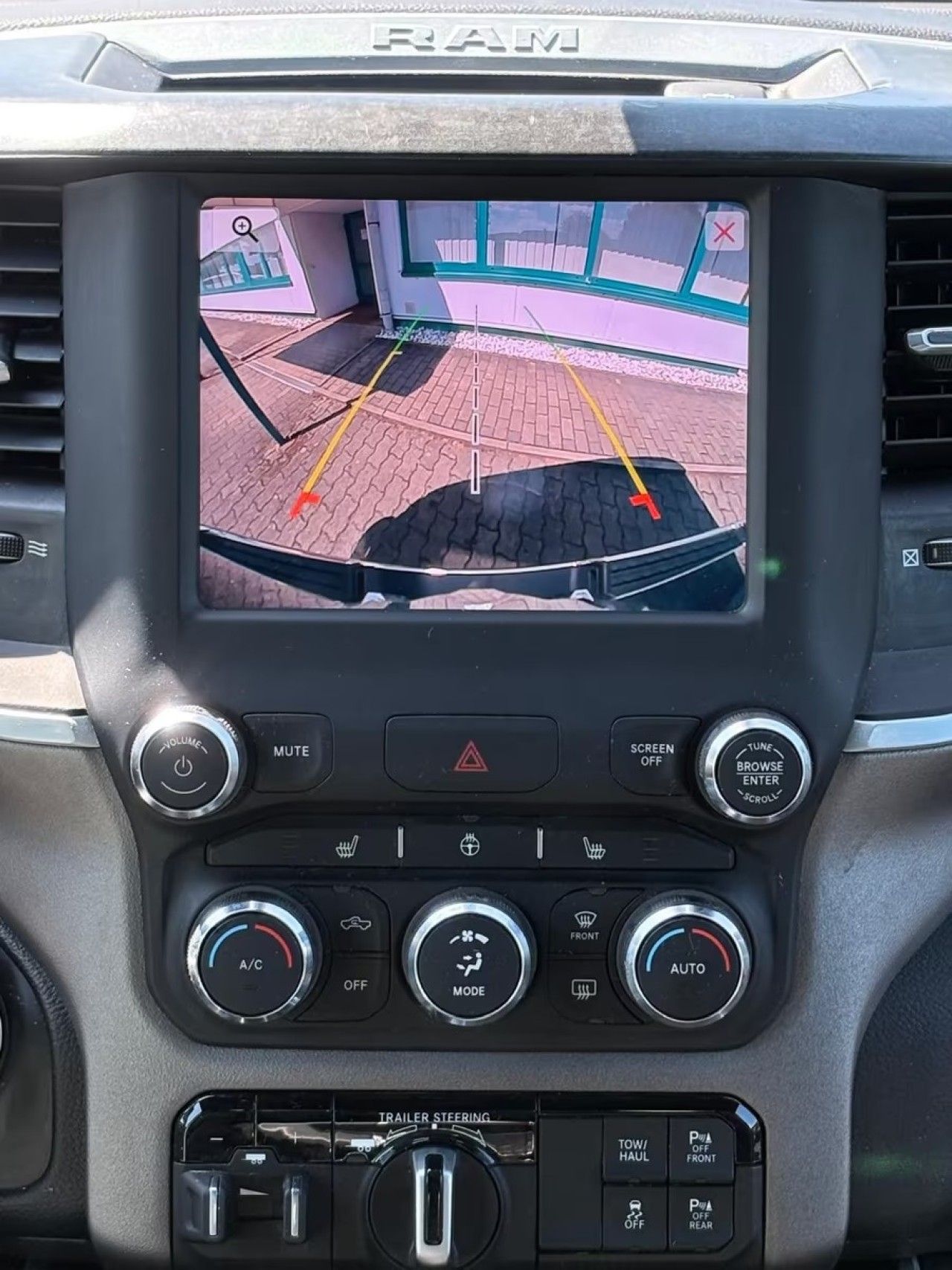 Dodge RAM 1500 - foto 10