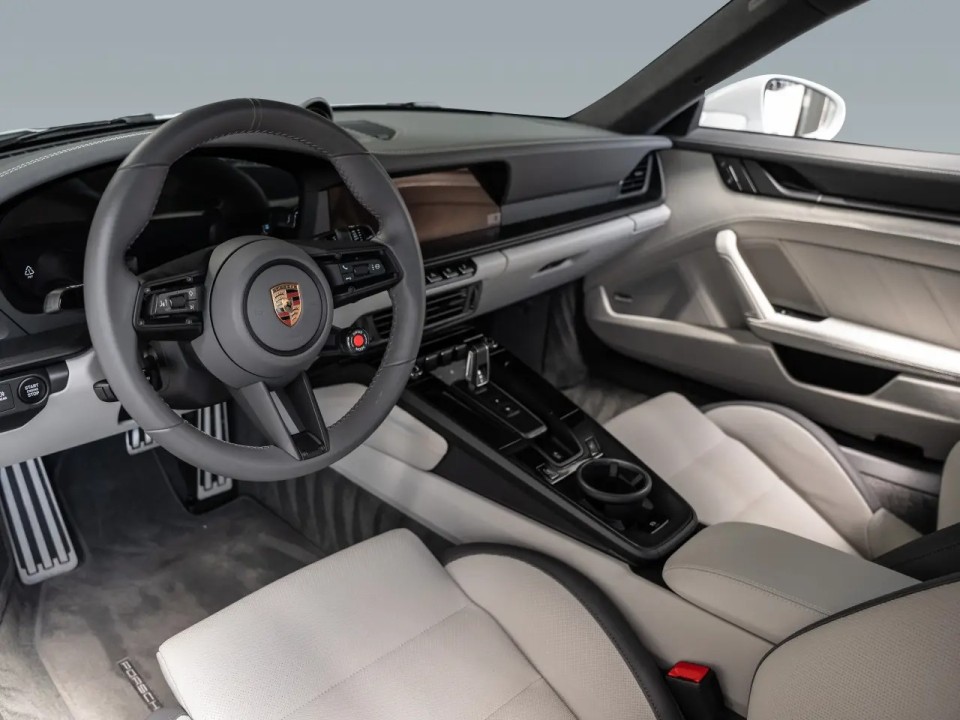 Porsche 911 Carrera 4 GTS - foto 6