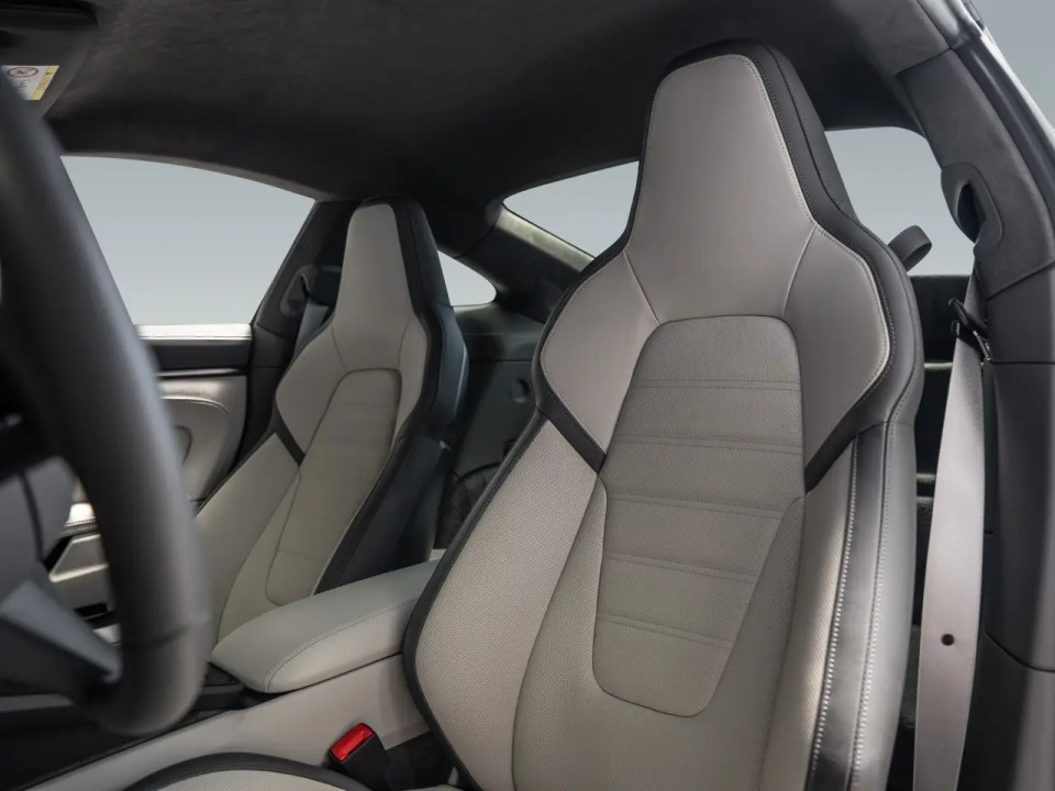 Porsche 911 Carrera 4 GTS - foto 23