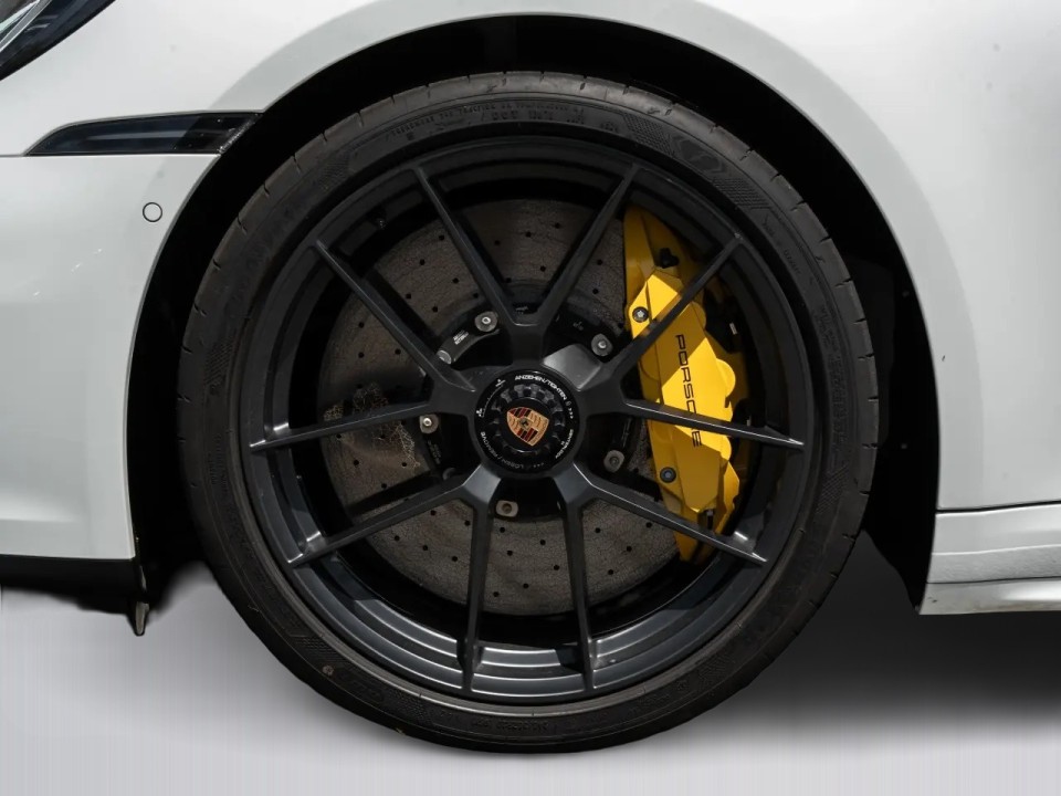 Porsche 911 Carrera 4 GTS - foto 35