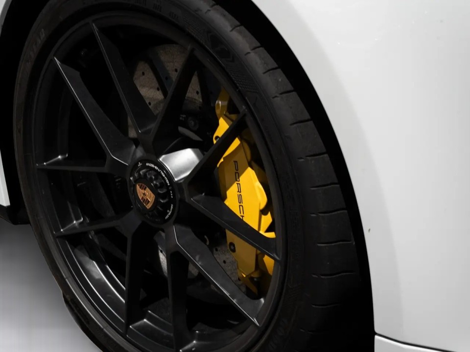 Porsche 911 Carrera 4 GTS - foto 36
