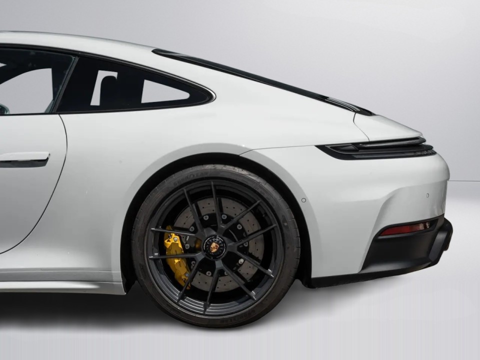 Porsche 911 Carrera 4 GTS - foto 34