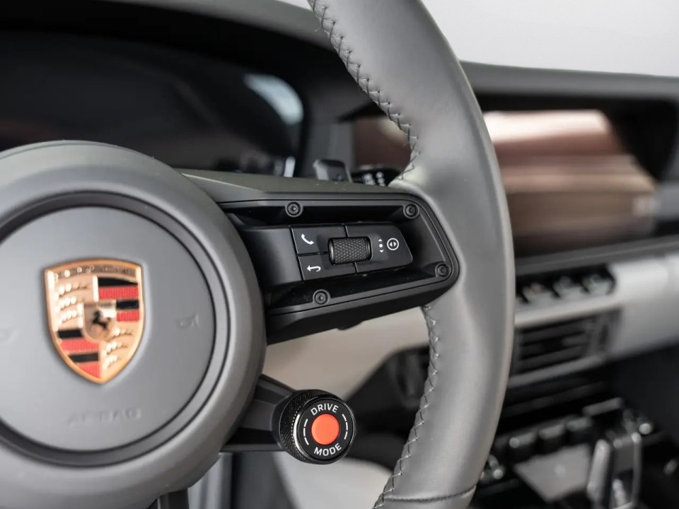 Porsche 911 Carrera 4 GTS - foto 11