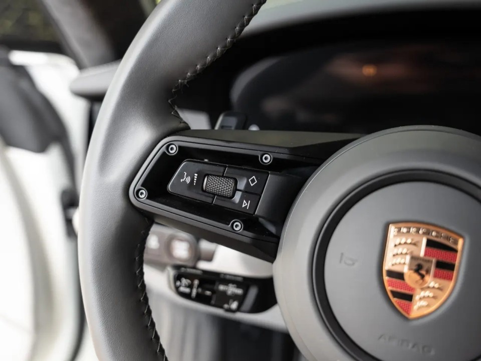 Porsche 911 Carrera 4 GTS - foto 8