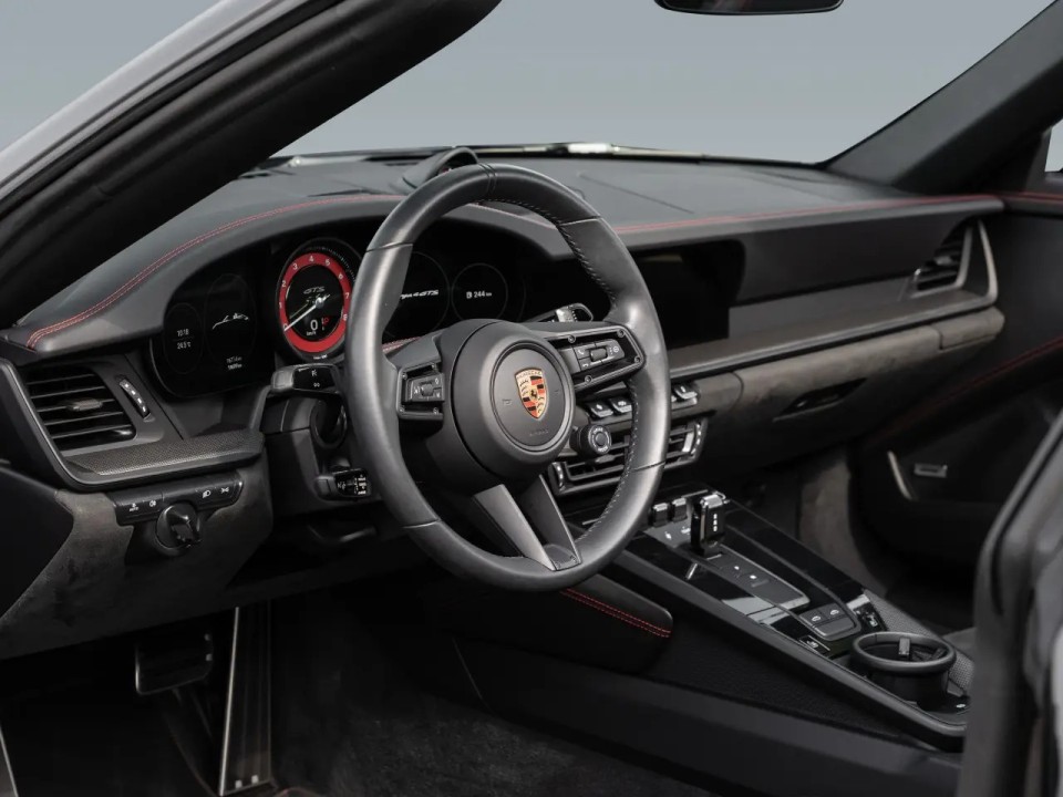 Porsche 911 Targa 4 GTS - foto 7