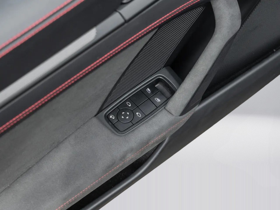 Porsche 911 Targa 4 GTS - foto 26