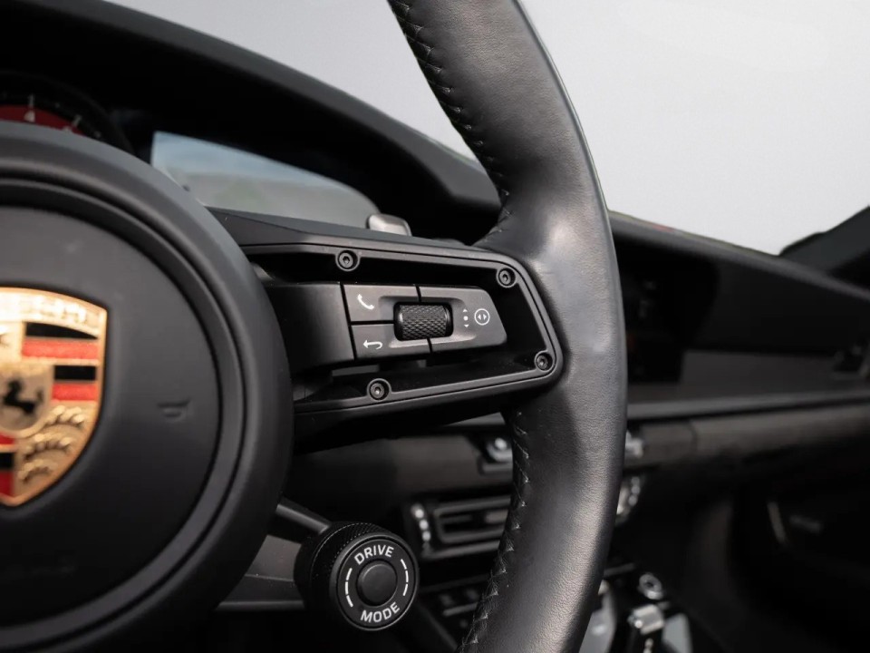 Porsche 911 Targa 4 GTS - foto 12