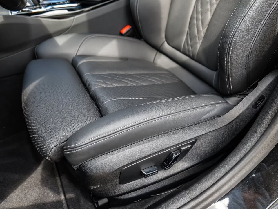 BMW Seria 5 540i xDrive M Sport - foto 22