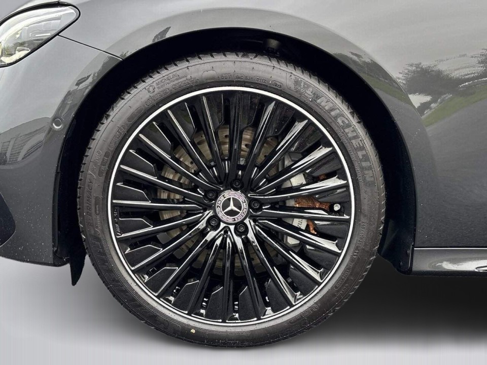 Mercedes-Benz E 220d 4MATIC AMG - foto 8