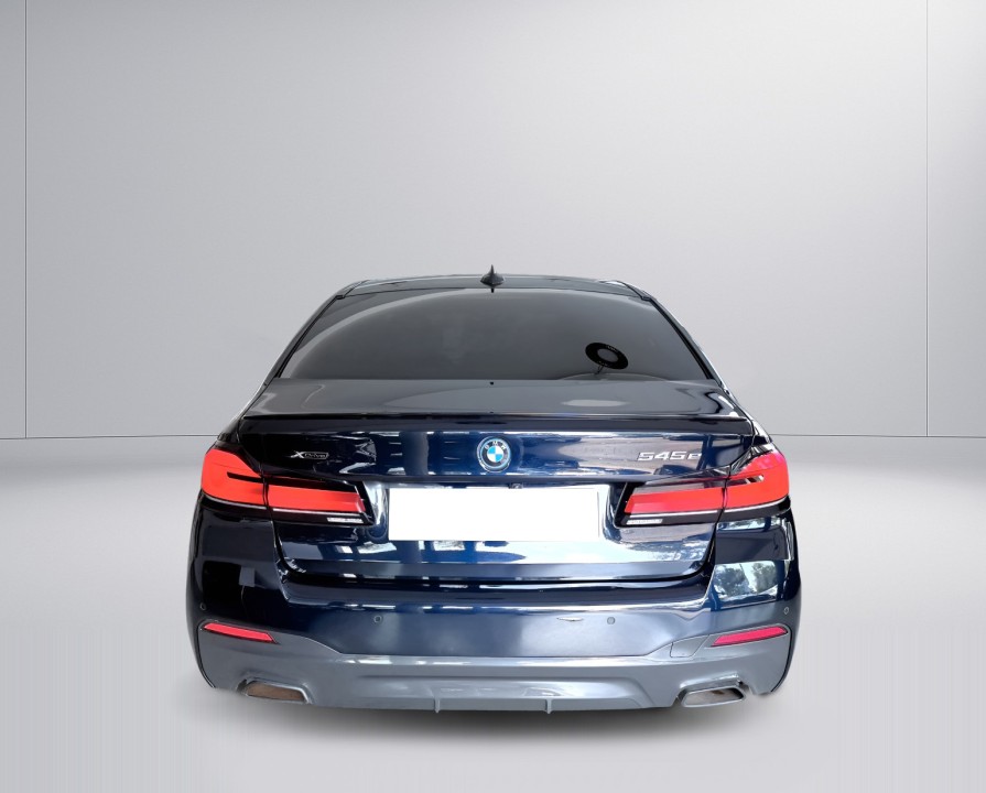BMW Seria 5 545e xDrive M Sport (3)
