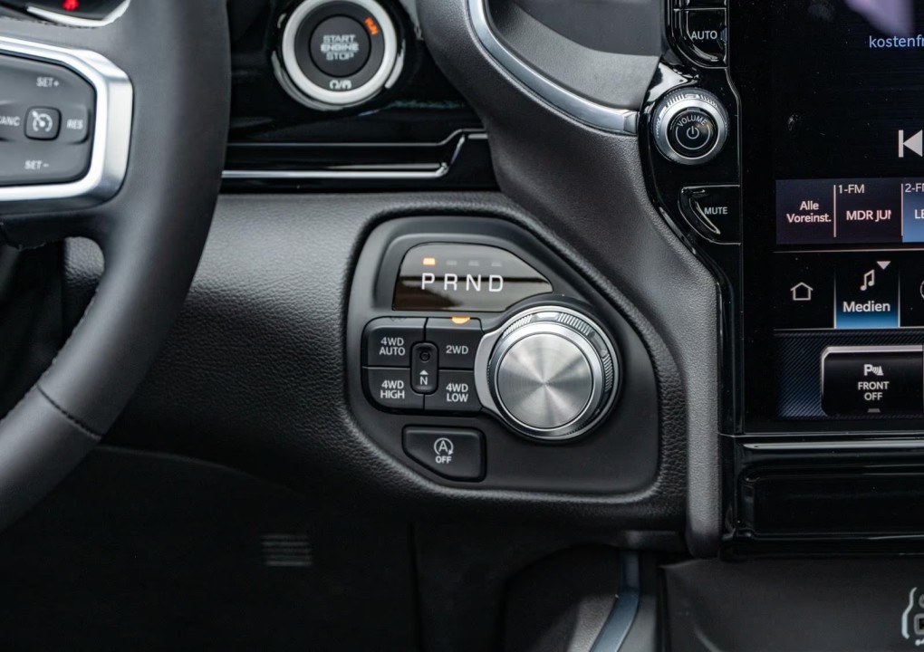 Dodge RAM 1500 Laramie - foto 11