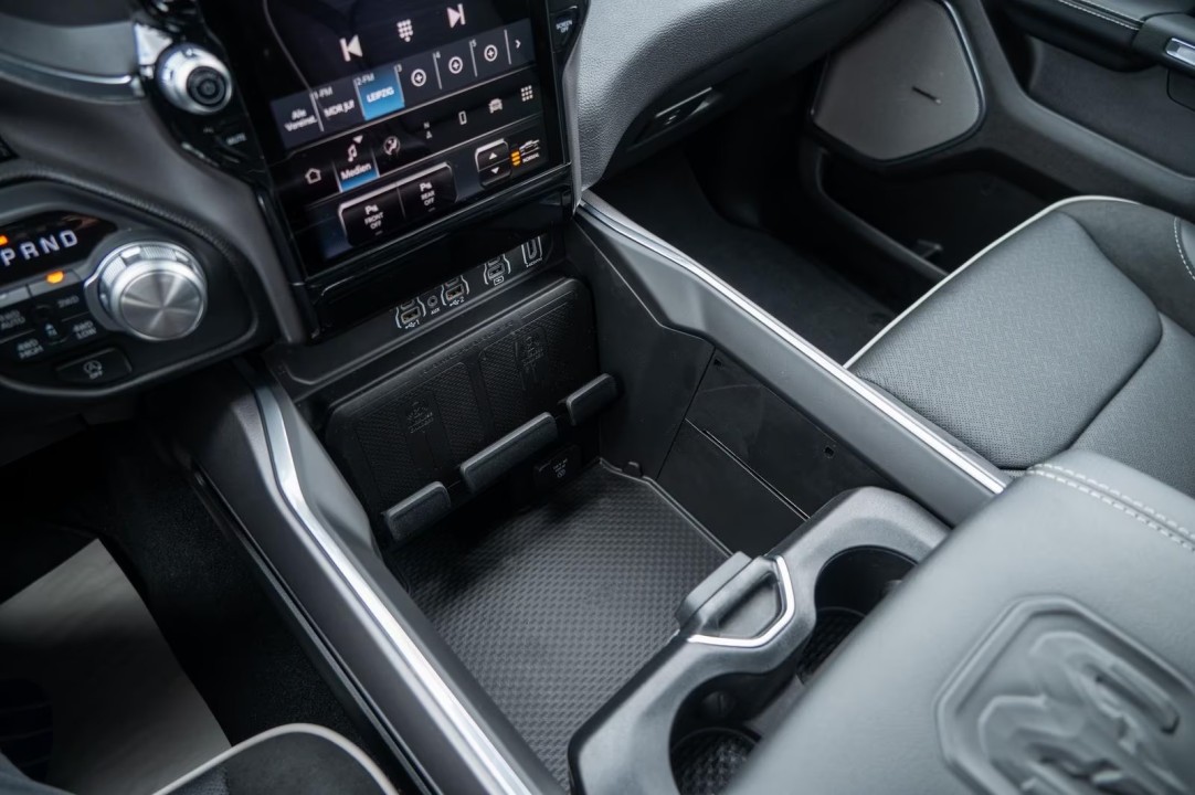 Dodge RAM 1500 Laramie - foto 13